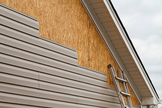Professional Siding Contractor technician working in Greenwood, SC